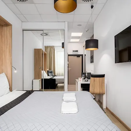 Aleje Jerozolimskie Street Apartment Warsaw