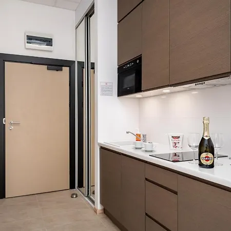 Aleje Jerozolimskie Street Apartment
