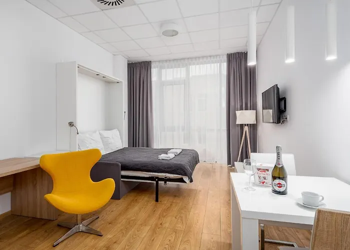 아파트 Aleje Jerozolimskie Street 바르샤바