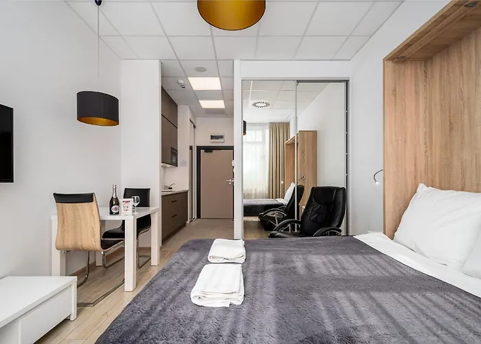 Aleje Jerozolimskie Street Apartment Warsaw