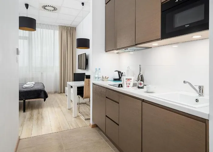 아파트 Aleje Jerozolimskie Street 바르샤바