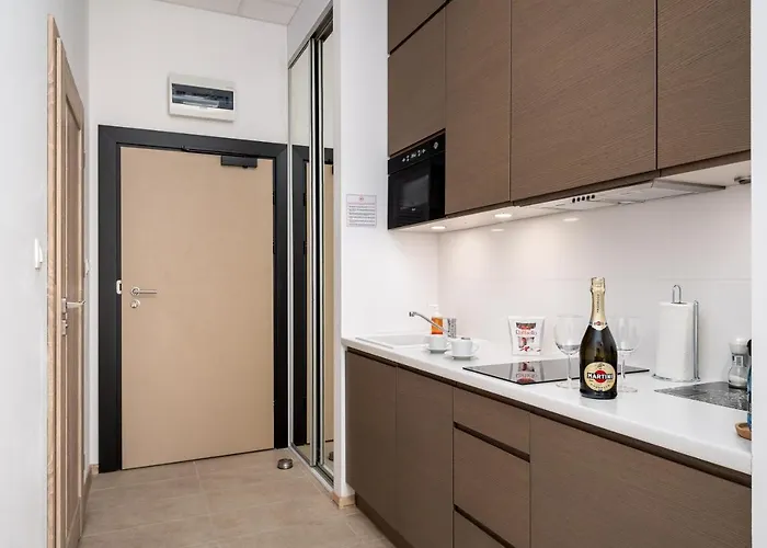 Aleje Jerozolimskie Street Apartment