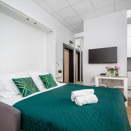 Aleje Jerozolimskie Street