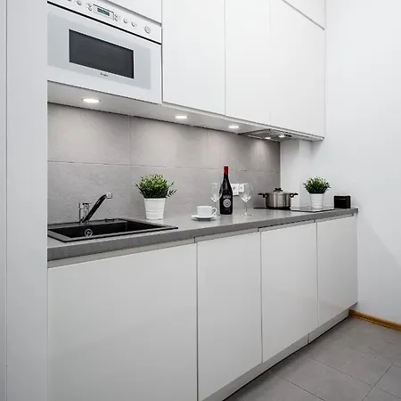 Aleje Jerozolimskie Street Apartamento Varsóvia