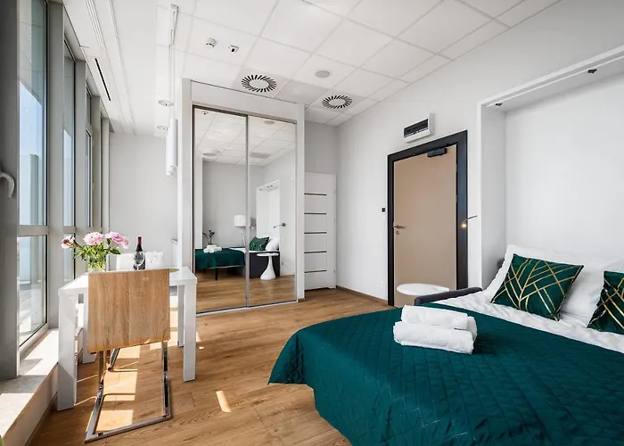 Aleje Jerozolimskie Street *