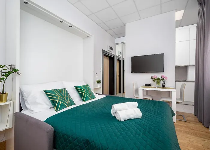 Aleje Jerozolimskie Street