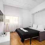 Aleje Jerozolimskie Street Apartament *