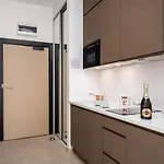 Aleje Jerozolimskie Street Apartament
